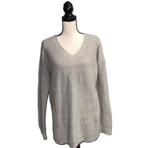 *Chloah- long sleeve grey sweater